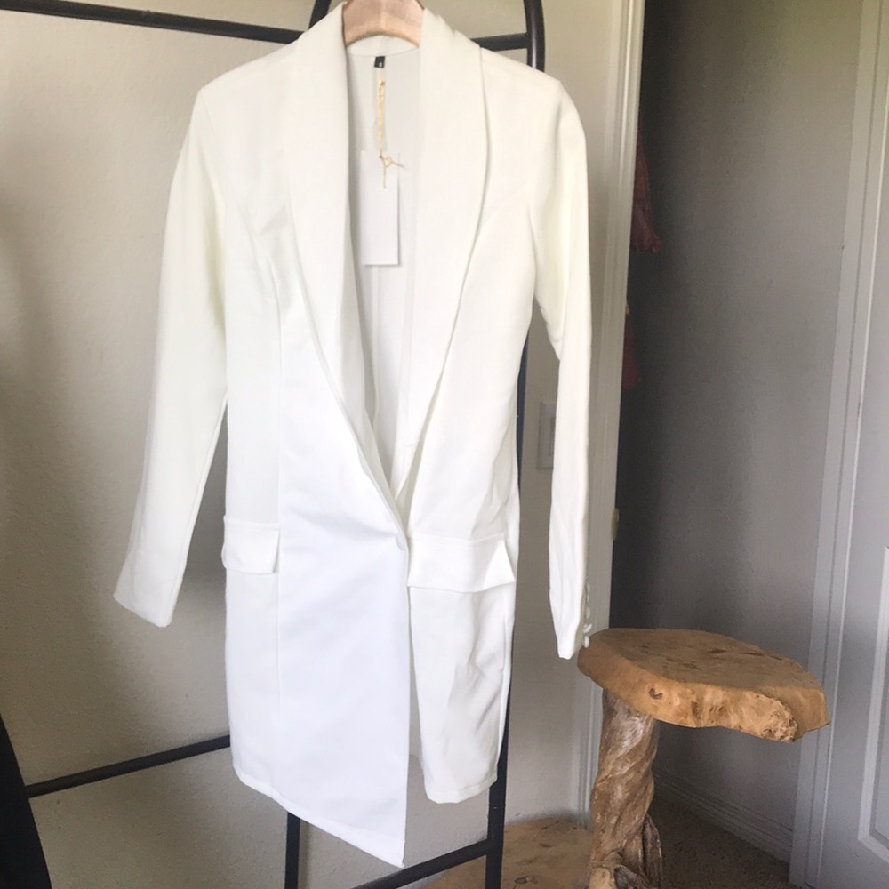 White blazer dress. Never worn. Size small